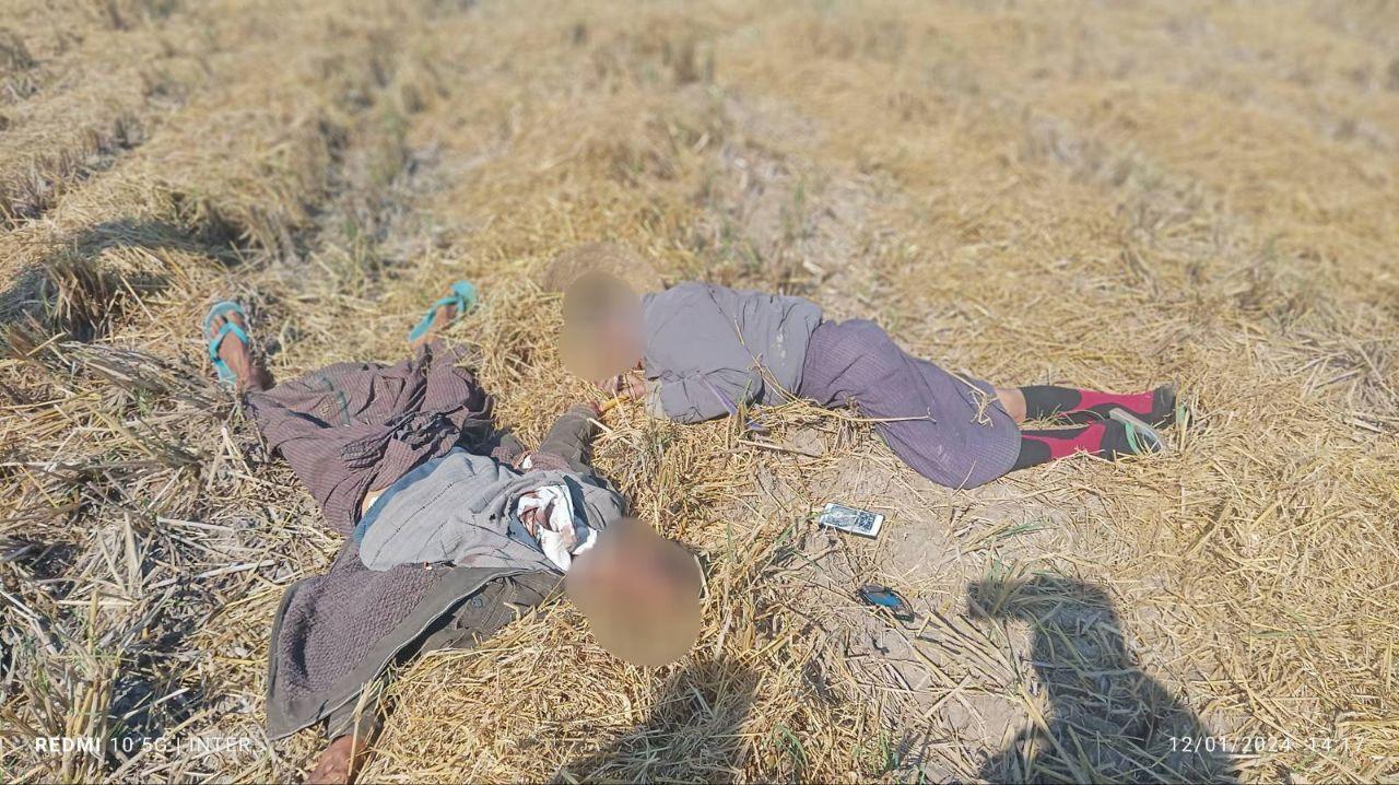စစ်ကိုင်းတိုင်း ရွှေဘိုခရိုင် ခင်ဦးမြို့နယ်၊ မြင်းကျရွာက အသက်(၆၀)ကျော်အရွယ် ဦးလှဝင်းနဲ့ ဦးမြင့်ဆွေတို့ကို စစ်အုပ်စုက ဖမ်းဆီး သတ်ဖြတ်ထားခဲ့စဉ်/Photo – CJ