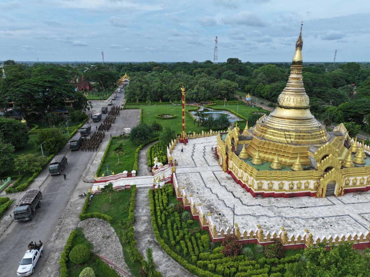 ကန့်ဘလူမြို့မှာ အင်အားပြနေတဲ့ စစ်အုပ်စုနဲ့ စစ်အုပ်စု လက်အောက်က ပြည်သူ့စစ် အမည်ခံ ပျူတွေ/Photo - စစ်အုပ်စု